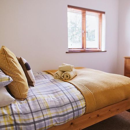 The Old Dairy - Boutique Countryside Cottage At Harrys Cottages Pen-y-Clawdd ภายนอก รูปภาพ