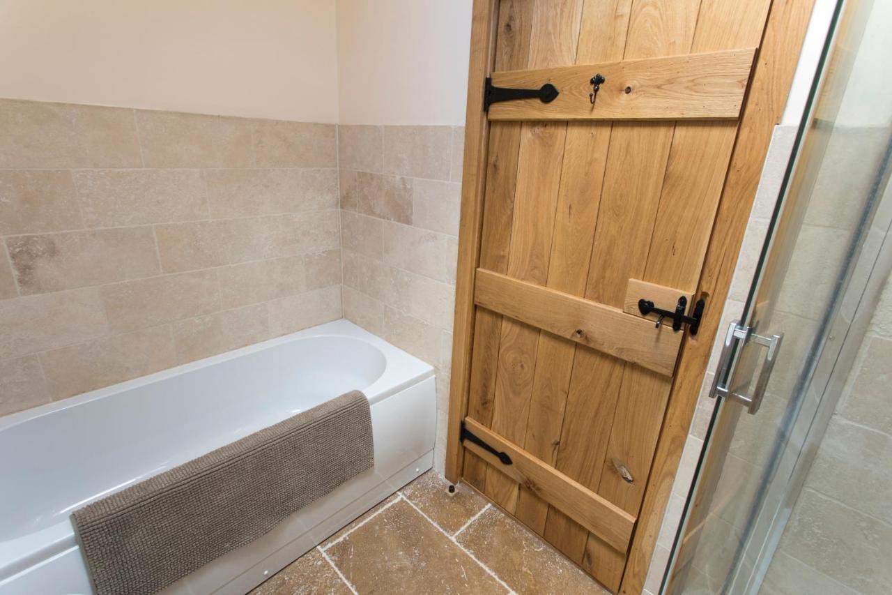 The Old Dairy - Boutique Countryside Cottage At Harrys Cottages Pen-y-Clawdd ภายนอก รูปภาพ