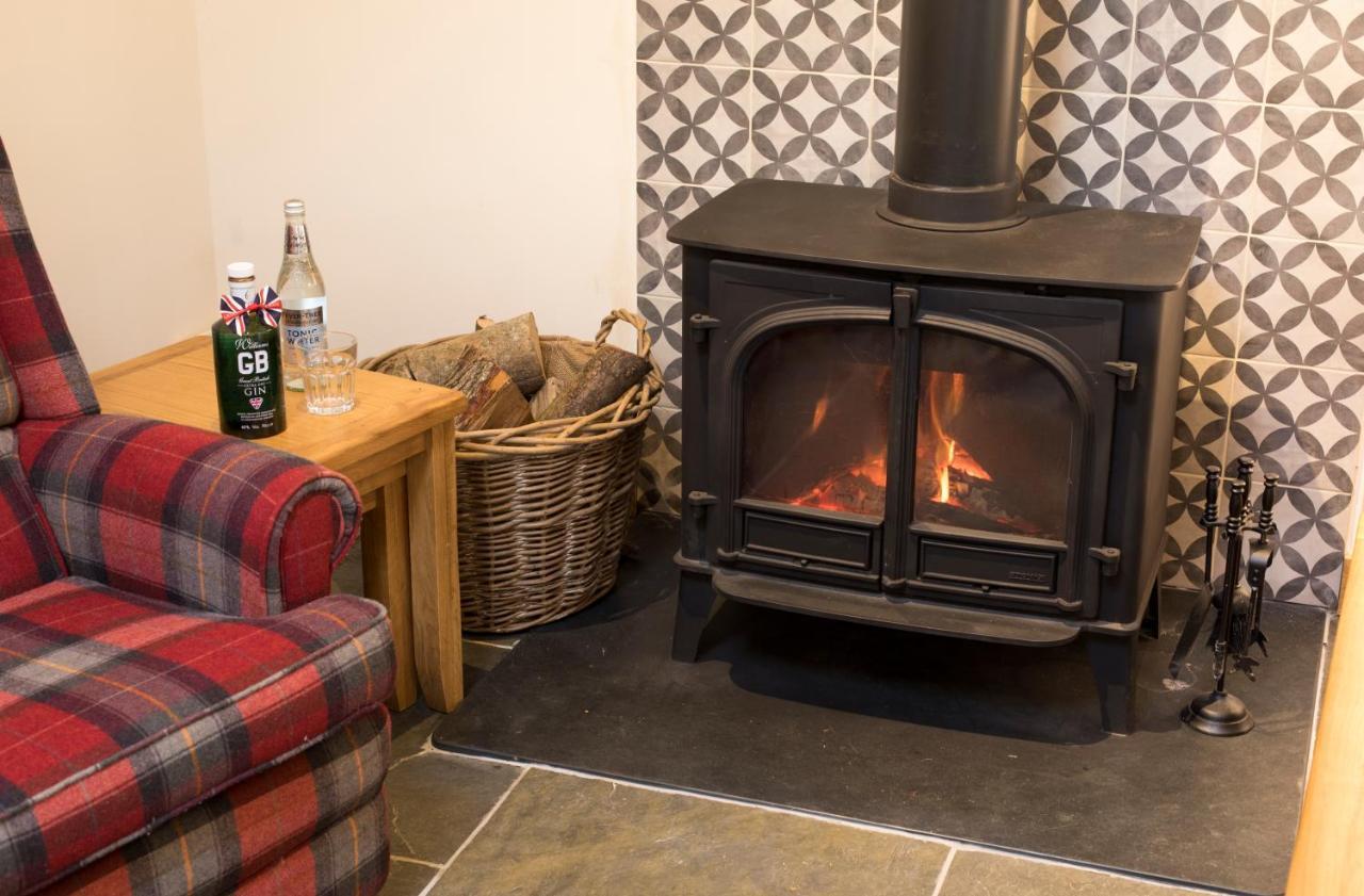 The Old Dairy - Boutique Countryside Cottage At Harrys Cottages Pen-y-Clawdd ภายนอก รูปภาพ