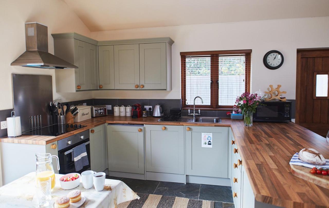 The Old Dairy - Boutique Countryside Cottage At Harrys Cottages Pen-y-Clawdd ภายนอก รูปภาพ