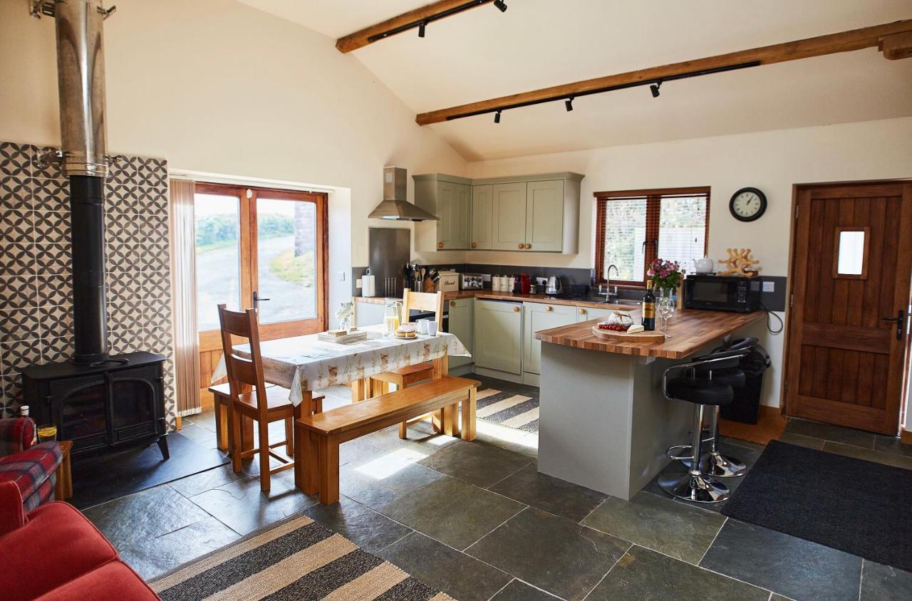 The Old Dairy - Boutique Countryside Cottage At Harrys Cottages Pen-y-Clawdd ภายนอก รูปภาพ